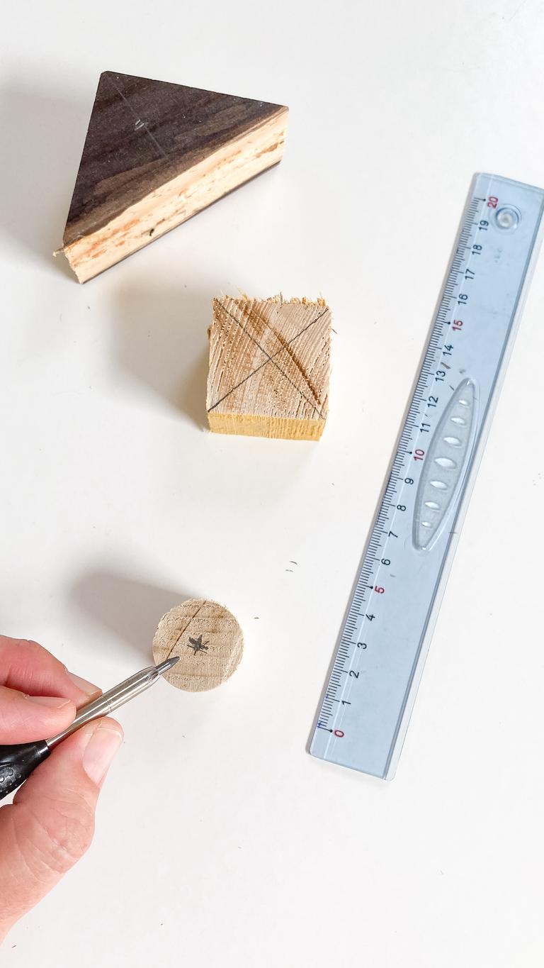 diy lampe bois chutes tasseaux tringle