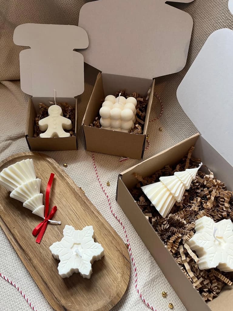 déco Noël fait-main bougie soja forme bonhomme