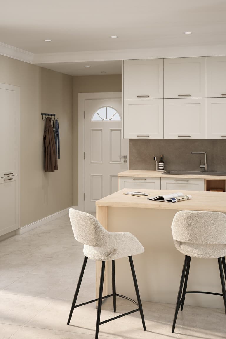 Cuisine équipée compacte en U beige et bois avec plan de travail, rangements et coin repas