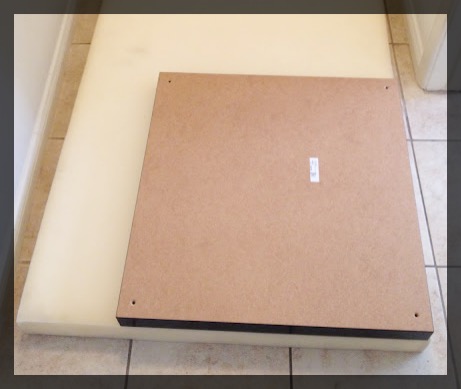 Transformer une table basse IKEA Lack en un pouf. clemaroundthecorner.com tutoriel.