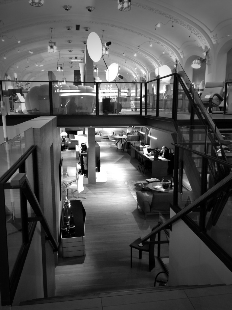 2015 Roche Bobois boutique rue de lyon paris 12 XII. www.clemaroundthecorner.com