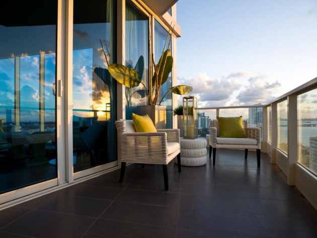 s'abriter-du-vent-avec-parois-en-verre-sur-sa-terrasse-son-balcon