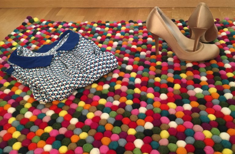 tapis multicolore boules de laine sukhi