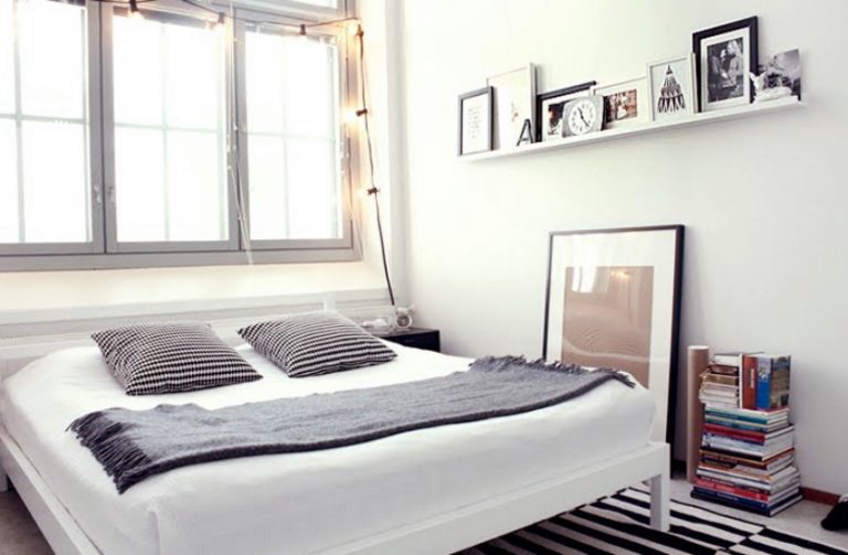 chambre cadre au sol pile livres