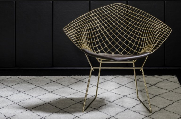 Chaise dorée fauteuil harry Bertoia Knoll diamond