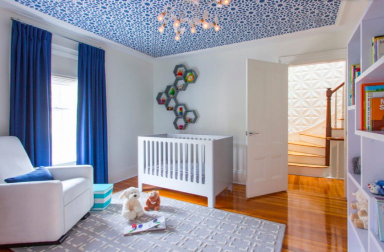 Chambre bebe blanche bleu electrique roi