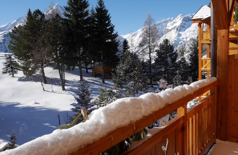 coin salon deco montagne rouge