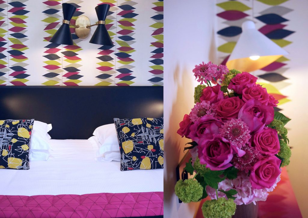 chambre retro vintage mid-century moderne violette jaune moutarde et bleu foncé assortiment couleurs