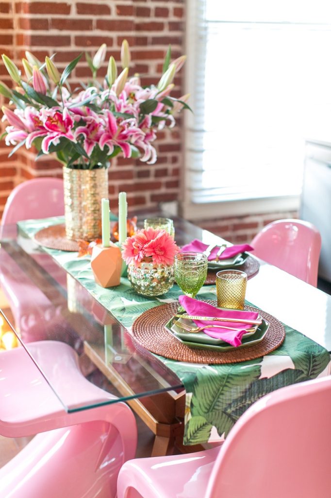 Urban jungle colorée appartement fluo multicolore