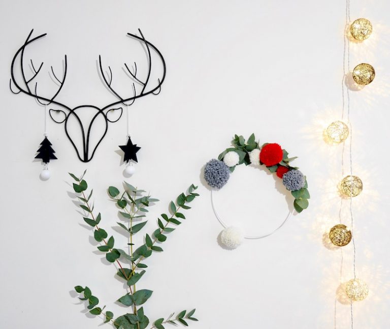 DIY : Couronne de Noël en pompons de laine et eucalyptus ClemAroundTheCorner