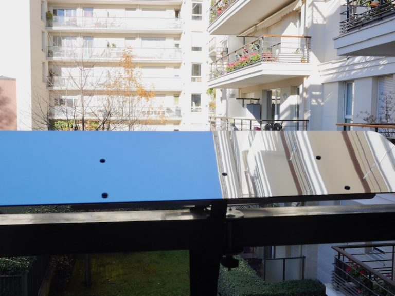 installer son reflecteur lumiere panneau sur son balcon