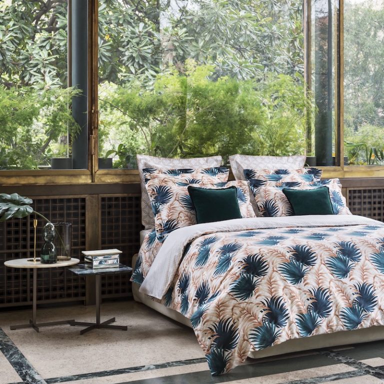 chambre tropicale motif feuille palmier bleu canard drap