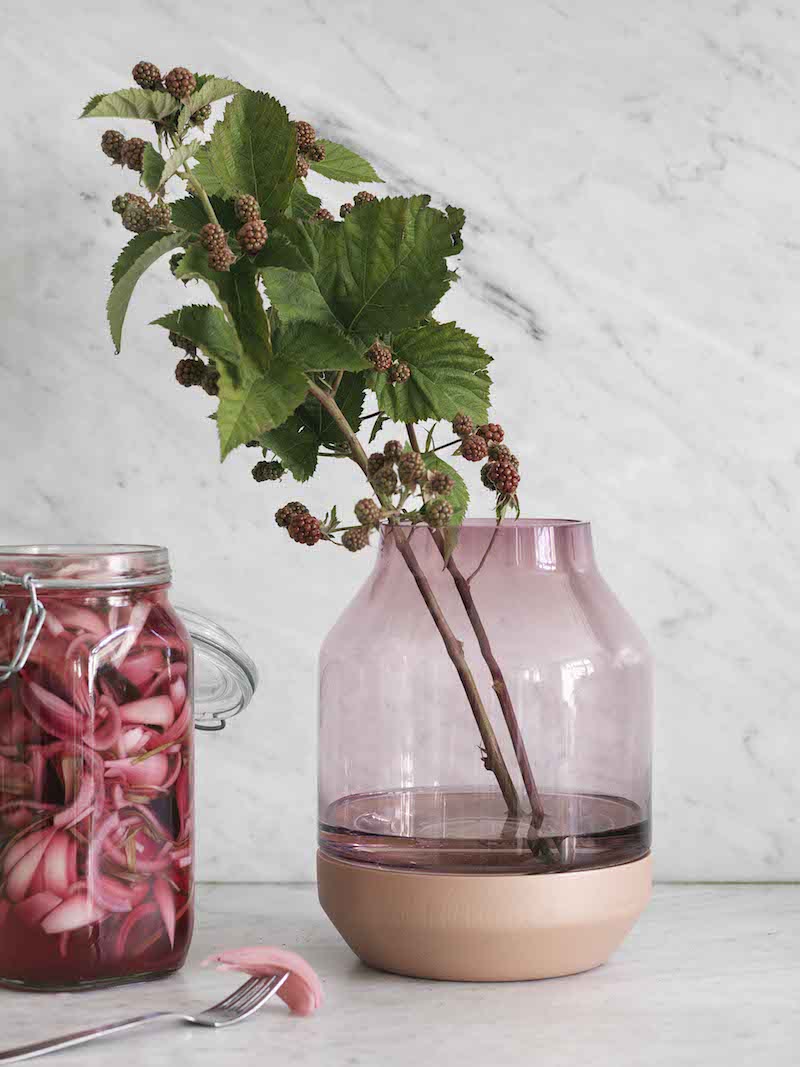 Vase rose terracotta et verre Muuto