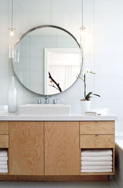 salle de bain style minimaliste grace au rangement en contreplaqué