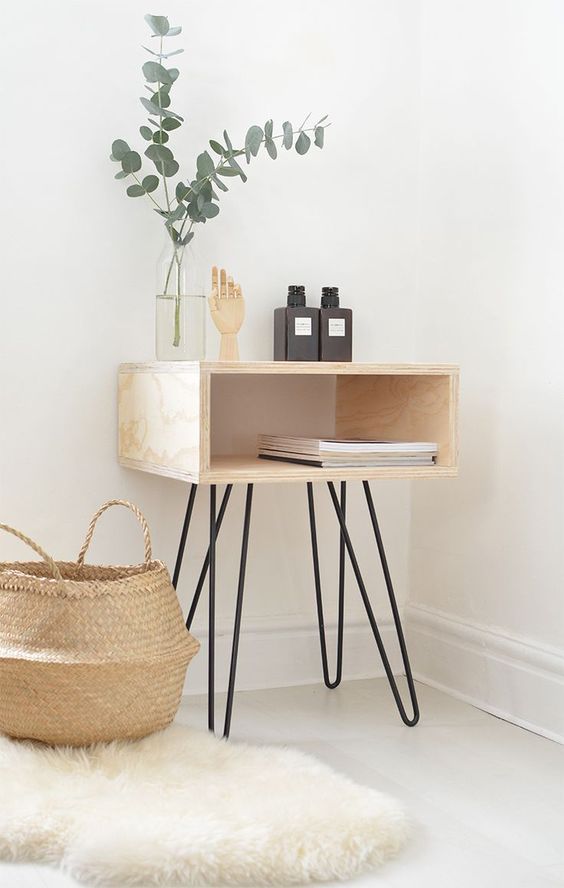 La table de nuit meuble en contreplaqué est un projet de DIY déco simple pour un résultat minimaliste et élégant.