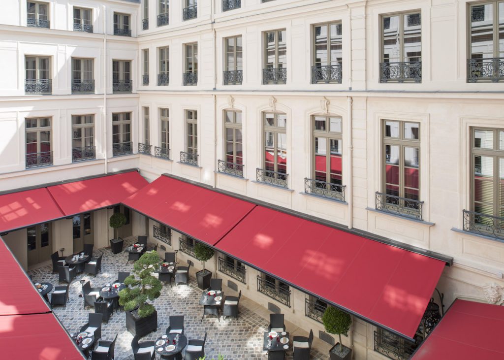 Hotel design à Paris centre cour intérieure chic calme