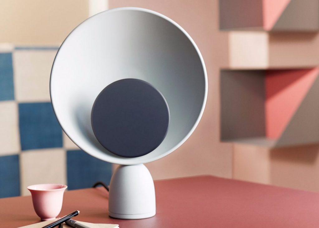 Lampe Blooper Please wait to be seated design danois