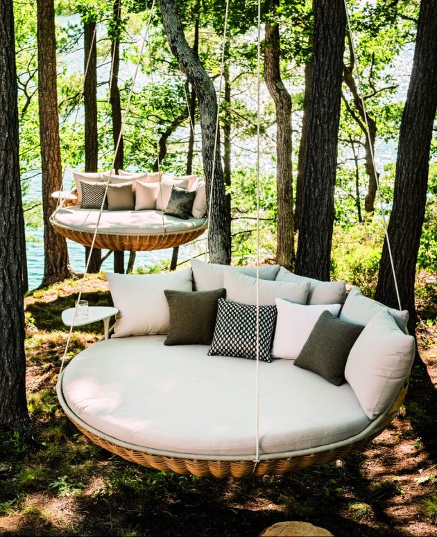 fauteuil lit suspendu daybed exterieur jardin foret arbre