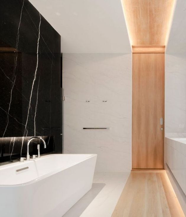 salle de bain maison en marbre