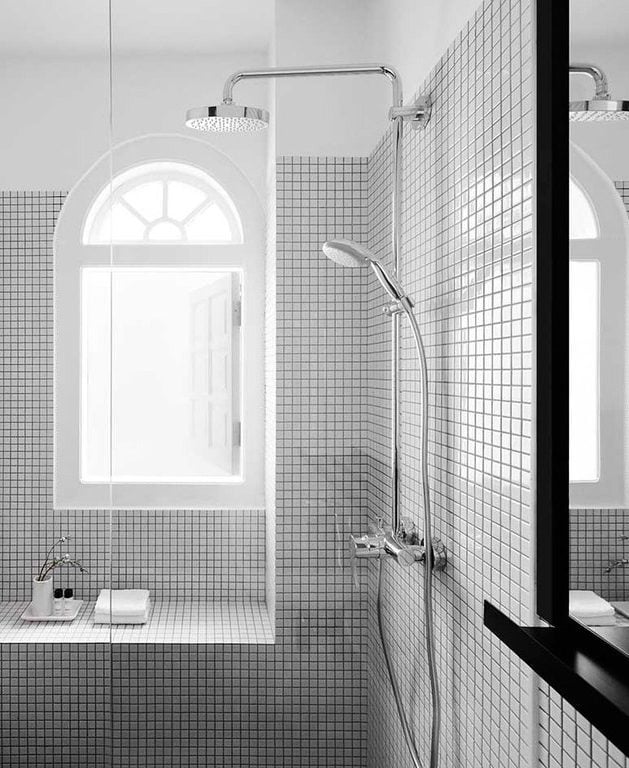salle de bain black and white instagrammable