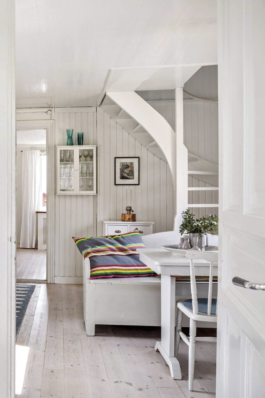bicoque maison pêcheur 2 étage escalier colimaçon blanc