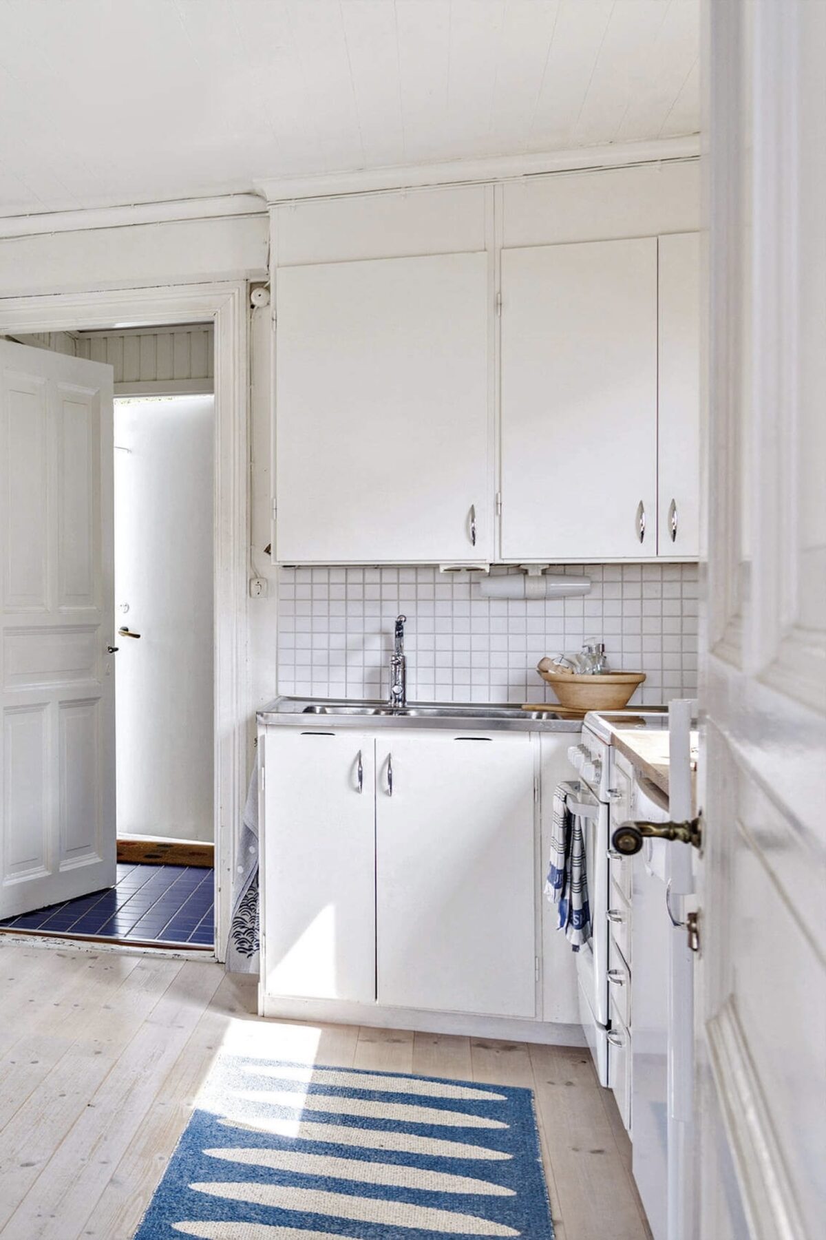 mini cuisine blanche bicoque appoint plan de travail inox