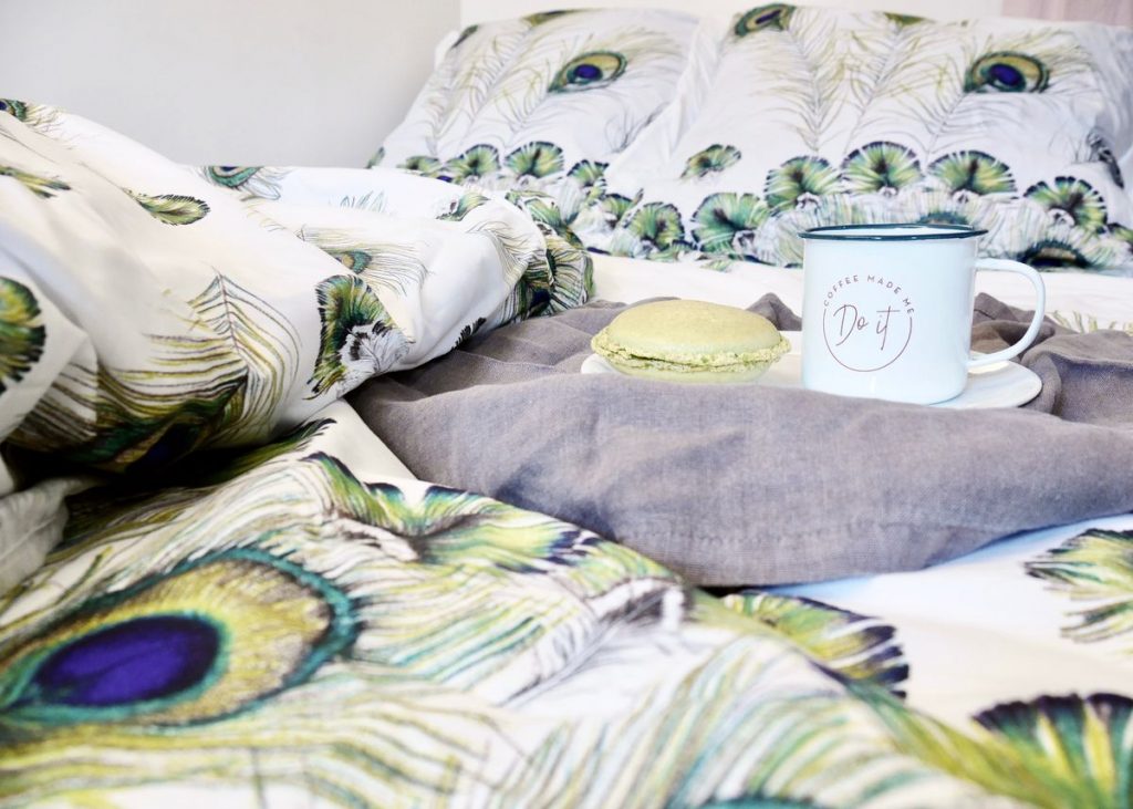 studio 11m2 header lit paon sobreal