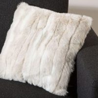 Coussin fausse fourrure loup blanc SWEET HOME