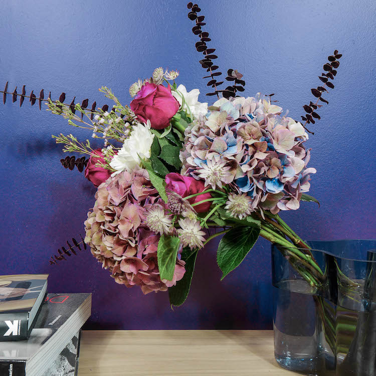 bouquet fleurs violet bloom and wild vase iittala