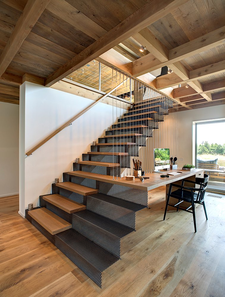 aménager un dessous d'escalier en coin bureau design architecte