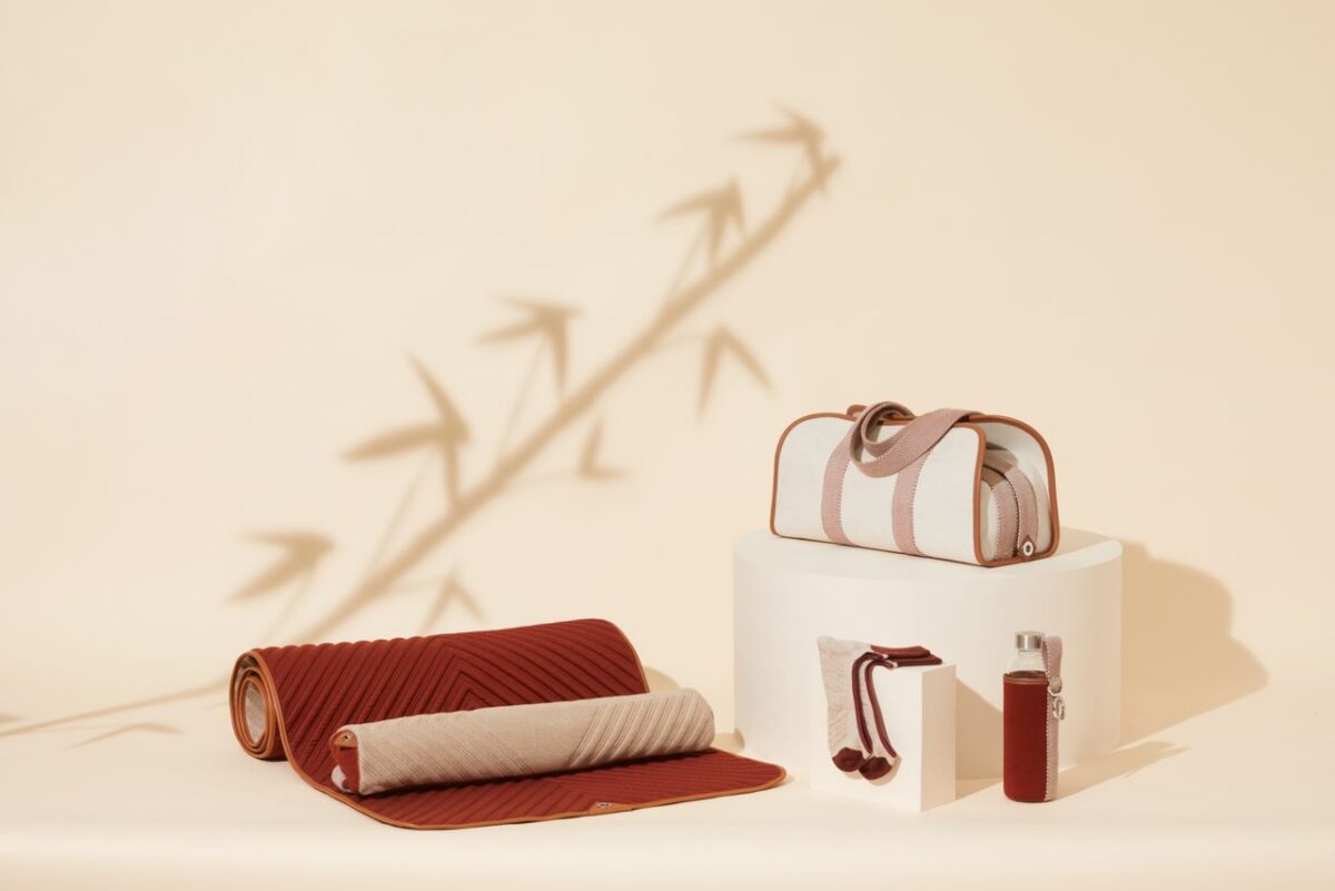 Tapis de méditation en cachemire Loro Piana dans le set The Art of Wellbeing