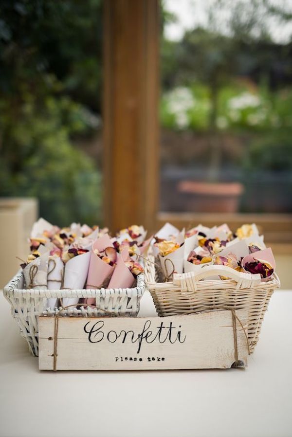 confetti mariage petales de fleurs deco ceremonie laique