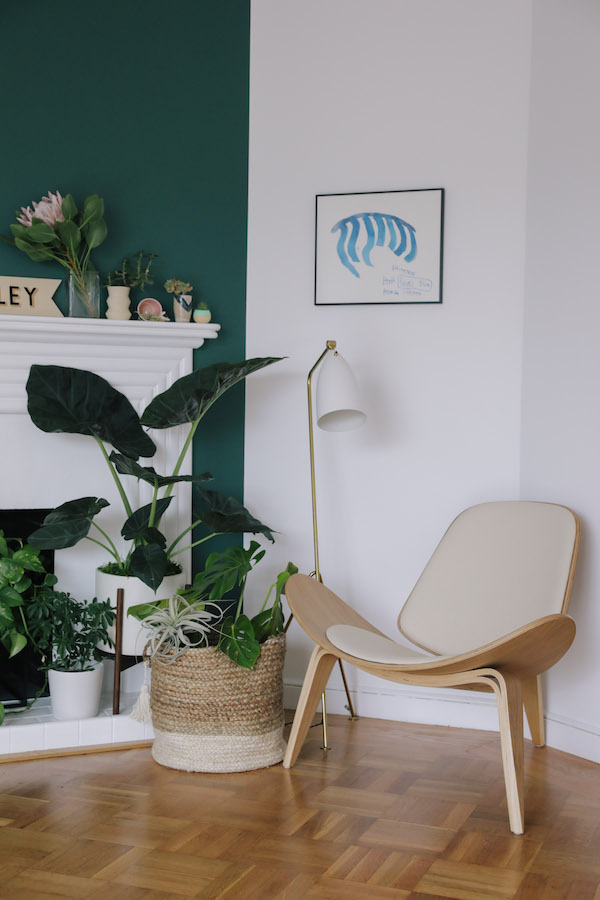 chaise design bois ch07 salon mur bicolore vert