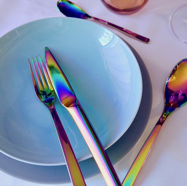 table de fête des mères printanière couvert irisé couteau fourchette licorne blog déco clem around the corner