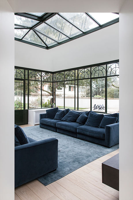 salon veranda verriere noir bleu canard maison de 210m2 blog deco clemaroundthecorner