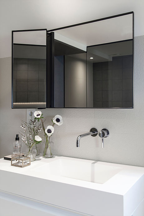 maison de 210m2 salle de bain decoration noir blanc minimaliste blog deco clemaroundthecorner