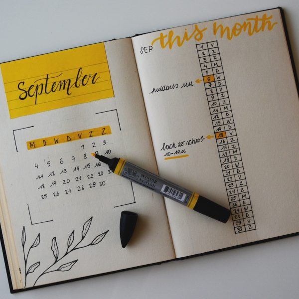 planner à imprimer télécharger bullet journal hello september jaune caligraphie