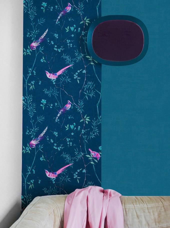 papier peint de l'année 2019 oiseaux décor japonisant veste rose togo beige fauteuil confortable - clemaroundthecorner - blog déco