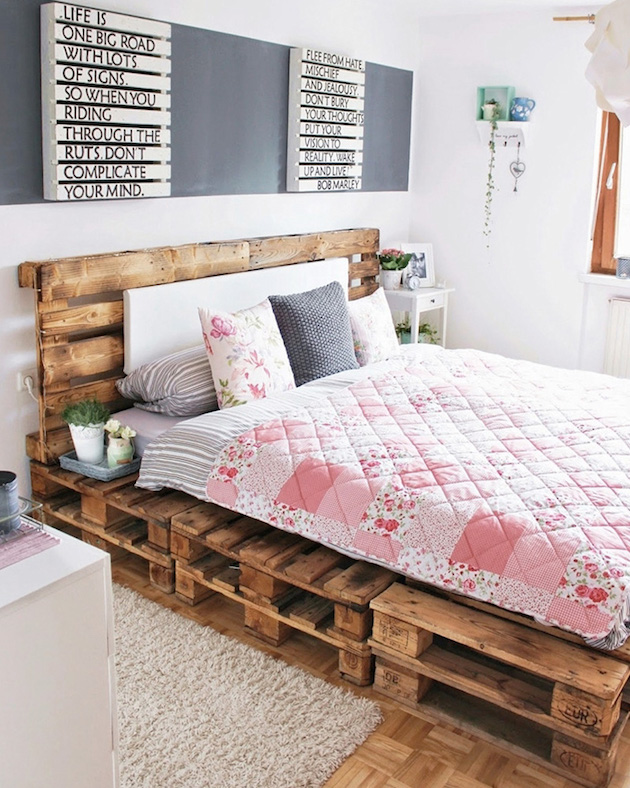 comment faire un lit en palette décoration housse de couette rose rayures clemaroundthecorner blog déco