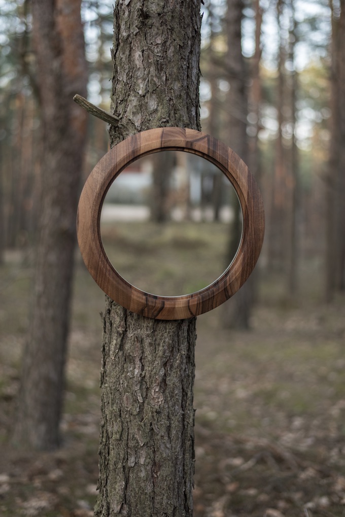 miroir rond en bois forêt trompe l'oeil histoire design polonais - blog déco - Clem Around The Corner