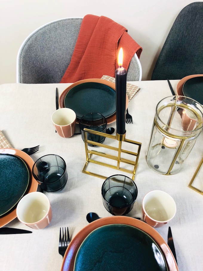 décoration table d'automne orange noir bleu nuit nappe - blog déco - Clem Around The Corner