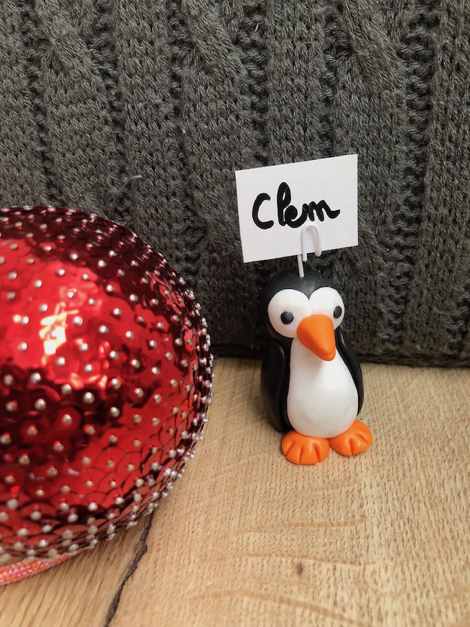 comment créer un porte nom original en pate à modeler pour table en forme de pingouin