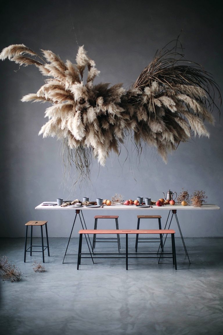 l herbe de la pampa installation fleurs suspendues table repas goûter fleuriste art - blog déco - clem around the corner