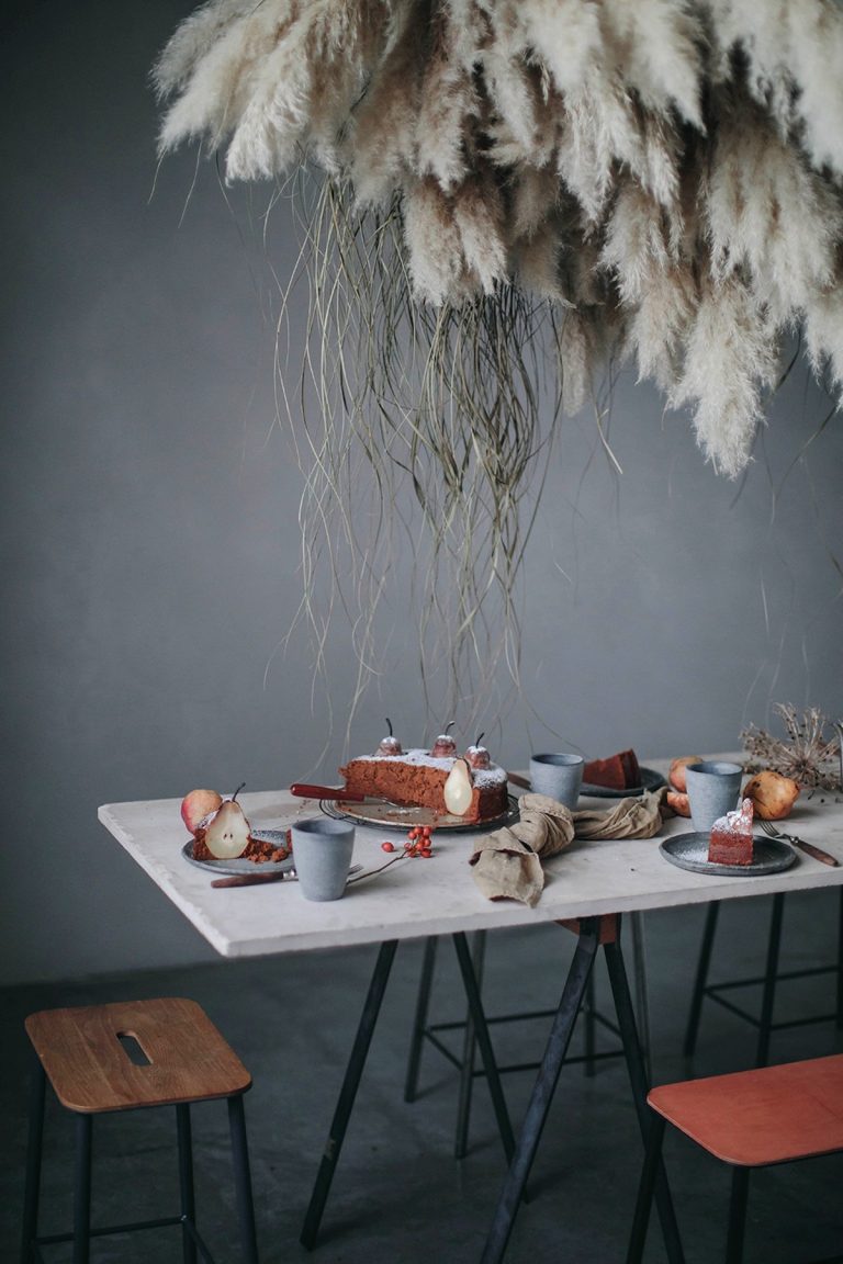 l herbe de la pampa décoration de table gâteau fruits poires suspension florale blog déco clem around the corner
