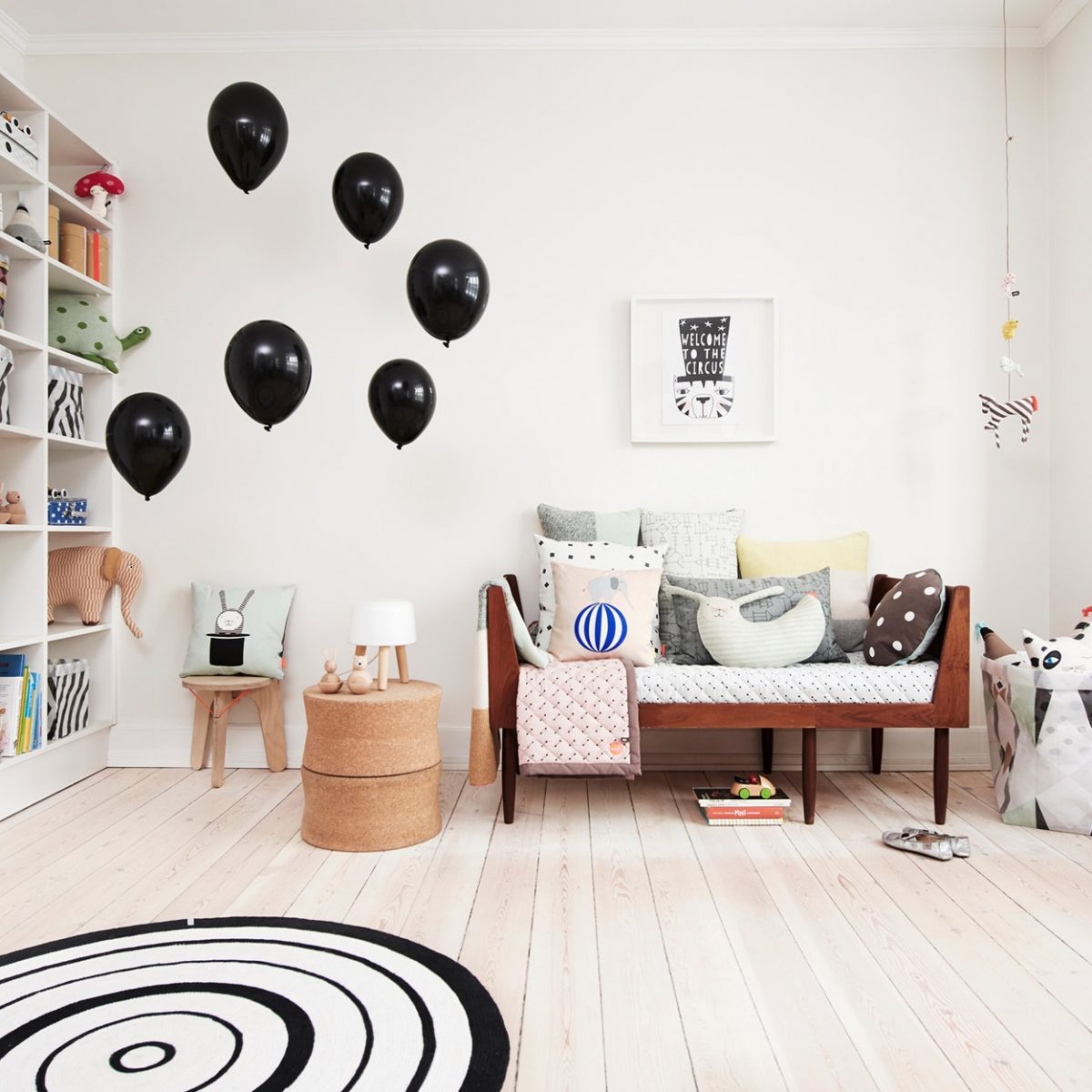 tapis rond blanc enfant chambre ballon - blog déco - clem around the corner