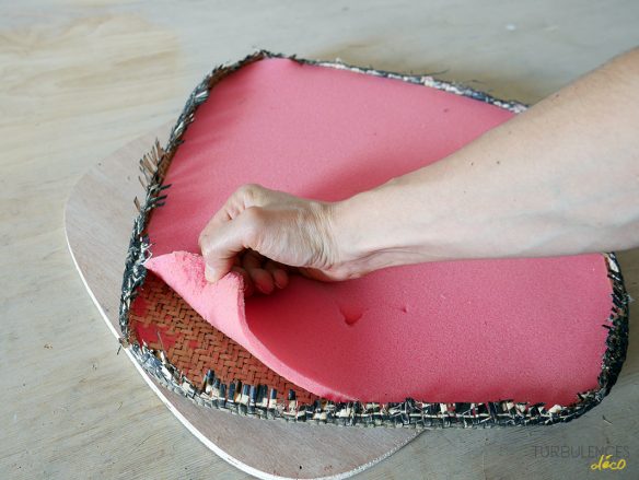 DIY chaise bois coussin rose fabrication-maison - blog déco - clem around the corner