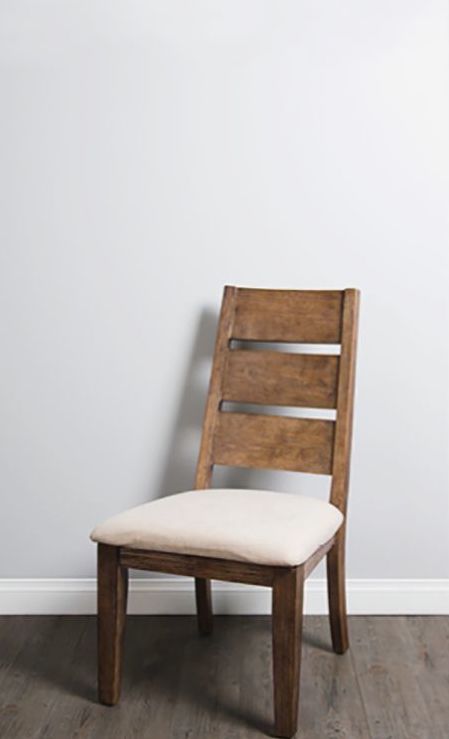 DIY chaise bois coussin blanc salon - blog déco - clem around the corner