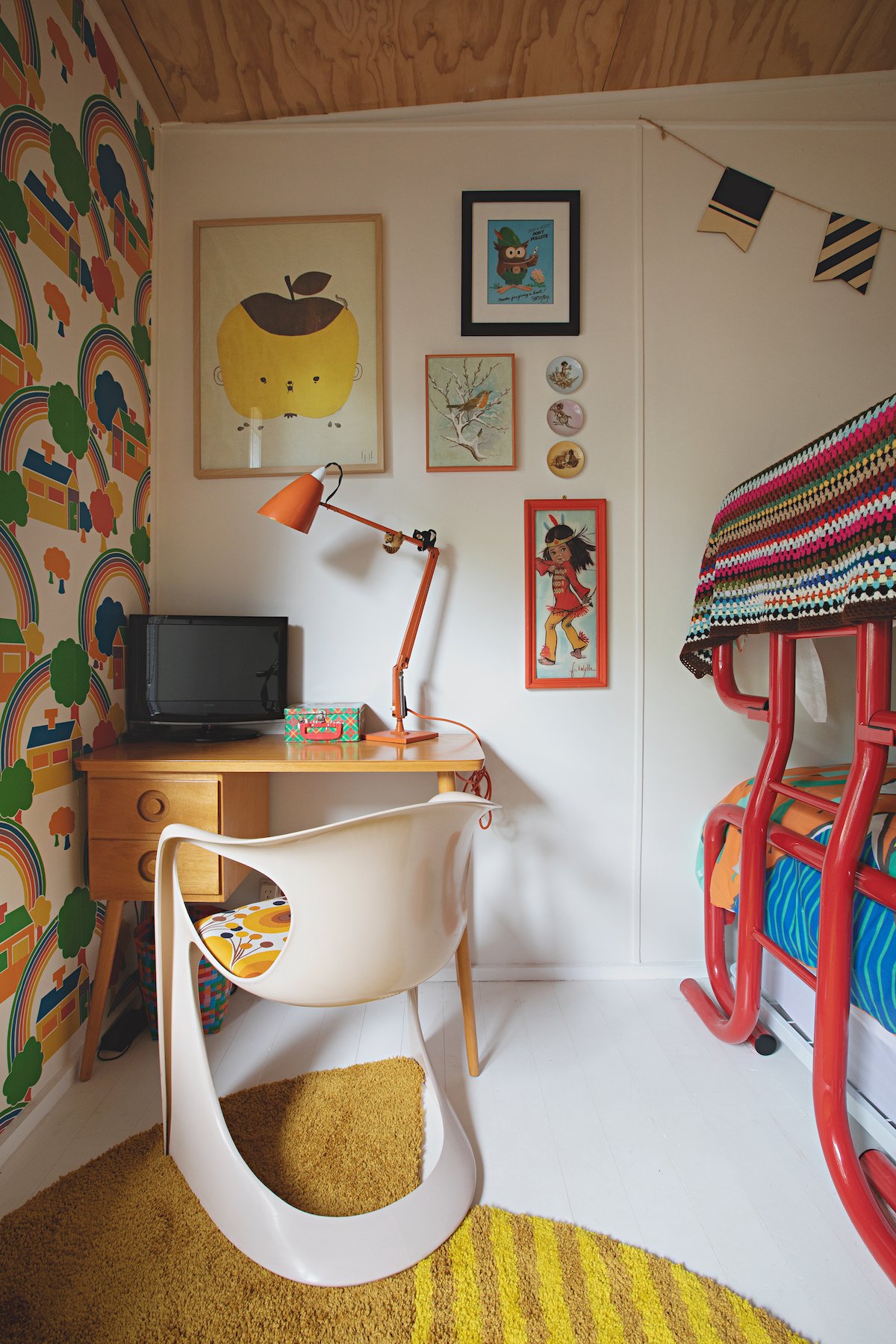 maison rétro australie chambre enfants couleurs lits superposés tableaux - blog déco - clem around the corner