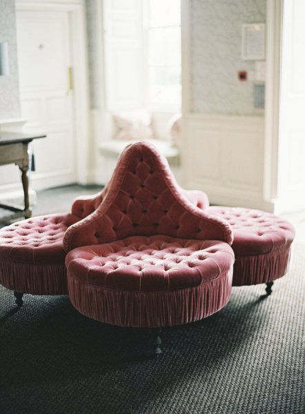 millennial pink salon canapé boutons velours rose - blog déco - clem around the corner