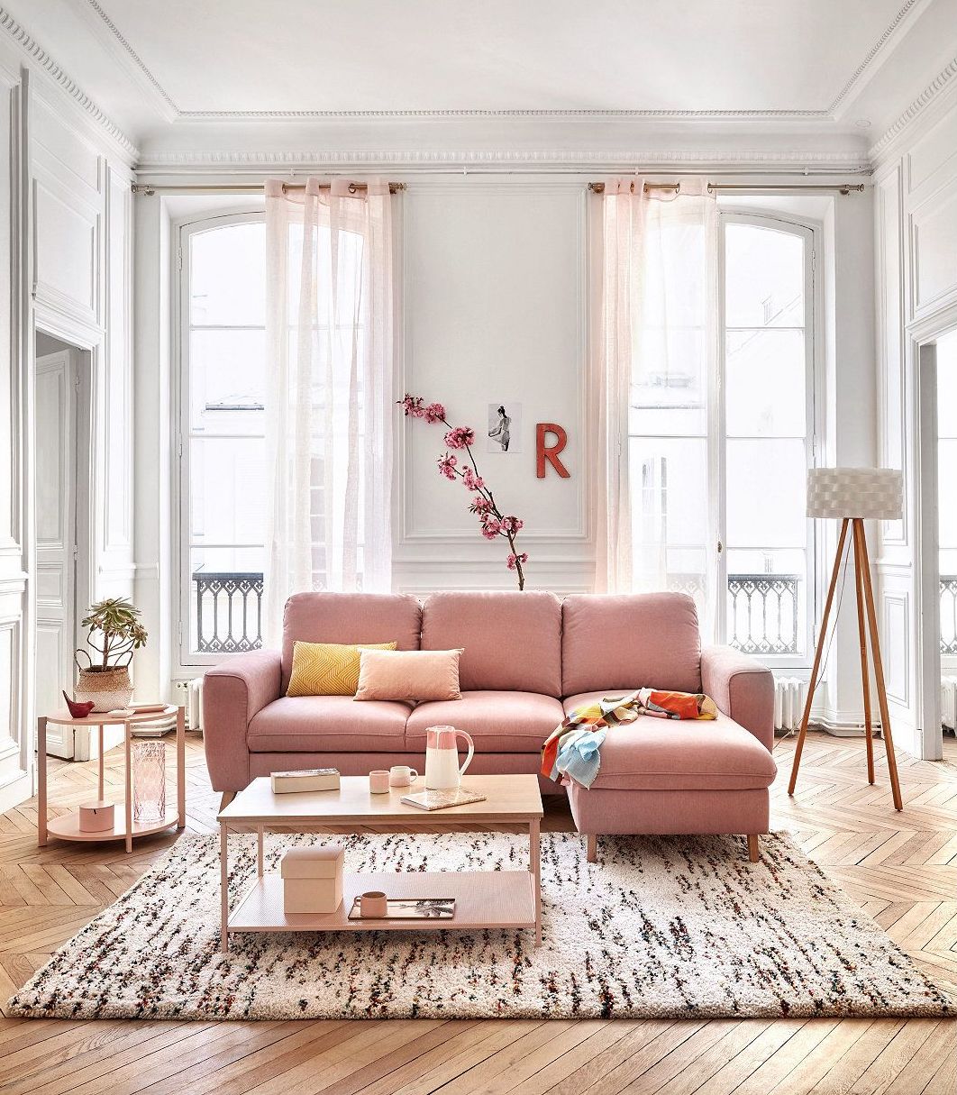 millennial pink canapé style parisien parquet bois salon - blog déco - clem around the corner